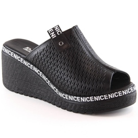 Női bőr áttört ékszandál fekete Artiker 50C0523 Női bőr áttört ékszandál fekete Artiker 50C0523