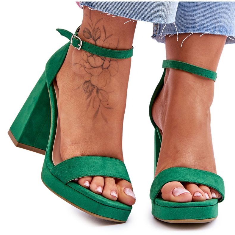 Divatos velúr zöld Merila négyszögletes sarkú szandál