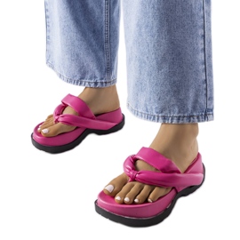 A Lachapelle márka rózsaszín platformszandálja