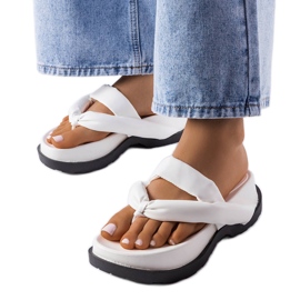 PA1 A Lachapelle márka fehér platformszandálja