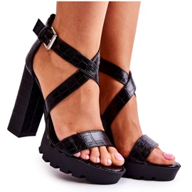 Sweet Shoes Divatos szandálok egy bárban egy kígyó fekete Rammis övvel