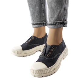 Fekete tornacipő a Waltontól Fekete tornacipő a Waltontól