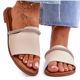 Elegáns lapos sarkú bézs termen