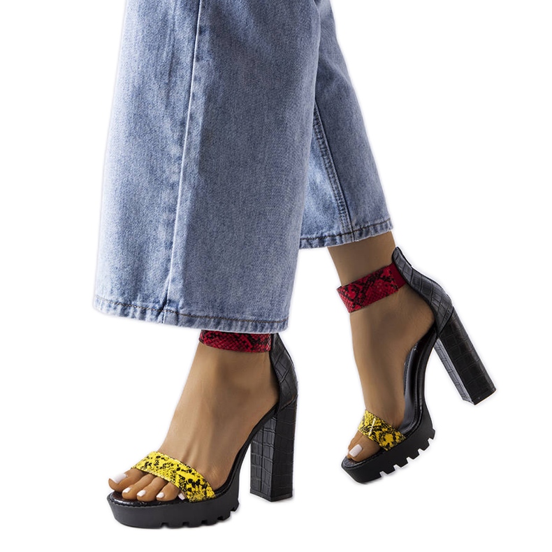 Sárga kígyómintás szandál a Knoxville-től