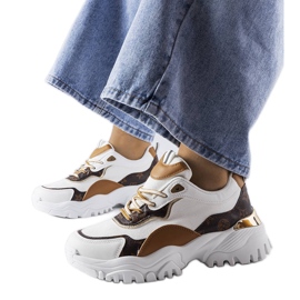 Alta fehér tornacipő szabálytalan talpon