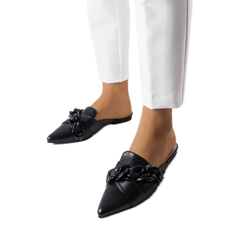 Fekete elegáns szandál lánccal a Patenaude márkától