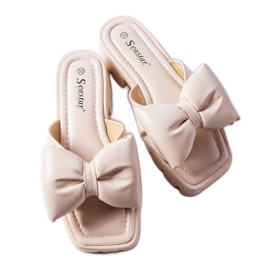 Bézs színű traktortalp a Bossétól Bézs színű traktortalp a Bossétól