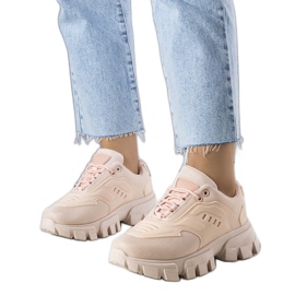 Rózsaszín tornacipő masszív talpon az Inez cégtől Rózsaszín tornacipő masszív talpon az Inez cégtől