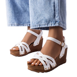 BM A márka fehér ékszandálja Audric BM A márka fehér ékszandálja Audric