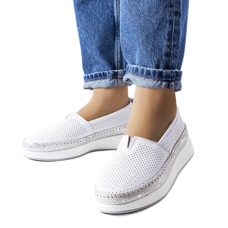 Szürke áttört cipő a Noruega márkától Szürke áttört cipő a Noruega márkától