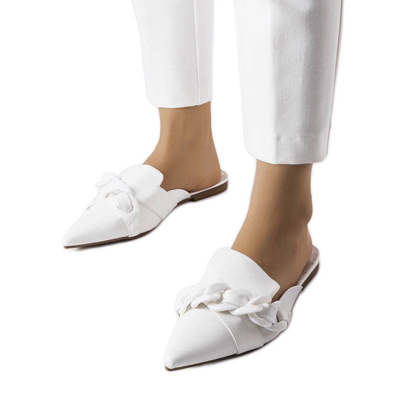 Patenaude fehér elegáns szandál lánccal