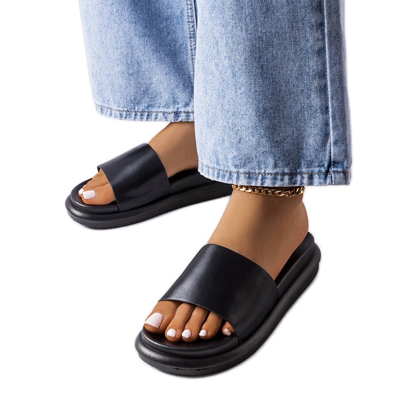 BM Fekete papucs a Paquette platformon