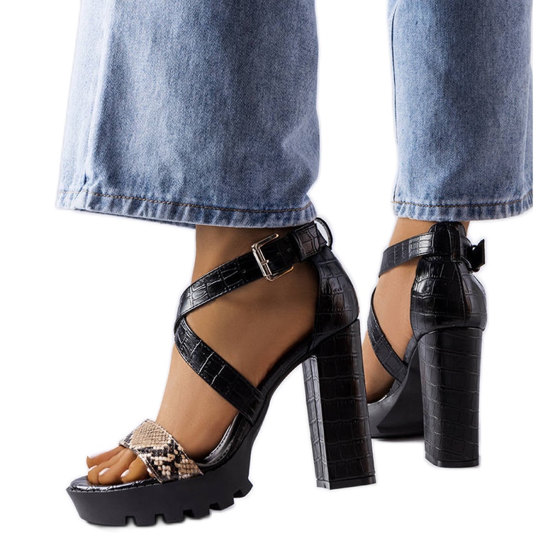 Barna kígyómintás szandál a Trépanier márkától