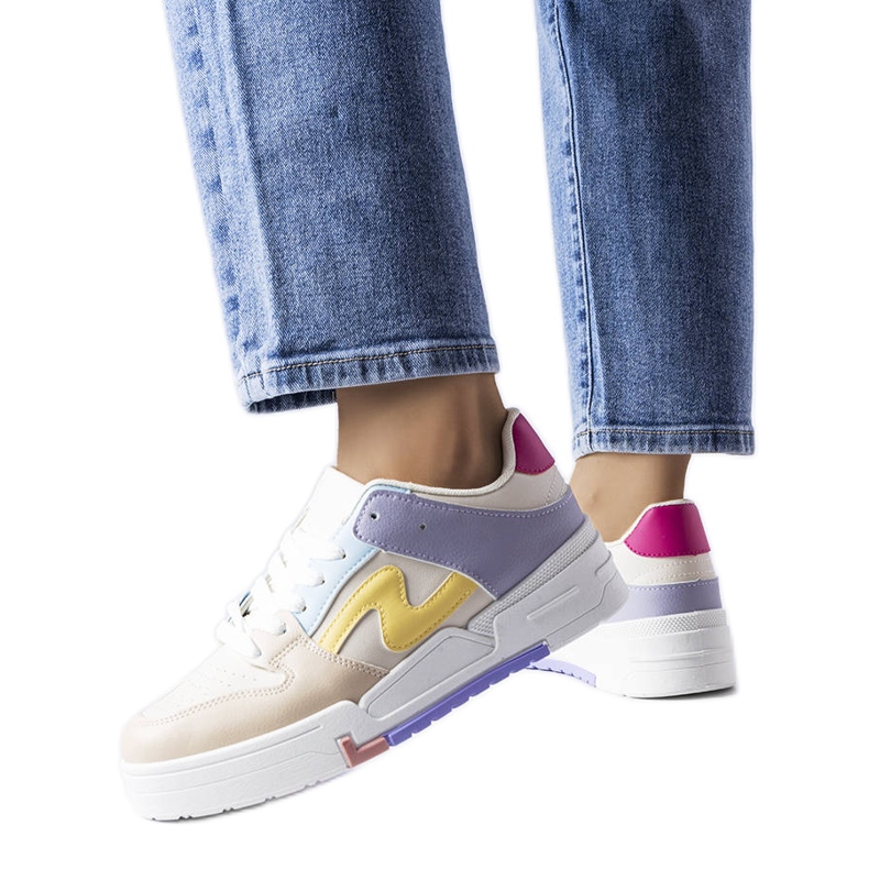 Harter bézs színű csizma vastagabb talppal