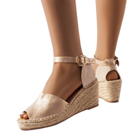 BM Arany ék alakú espadrillák a Trails-től aranysárga