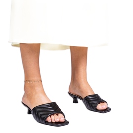 Fekete alacsony sarkú szandál a Launay márkától Fekete alacsony sarkú szandál a Launay márkától