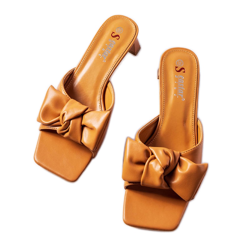 Barna sarkú szandál tölgyfa masnival