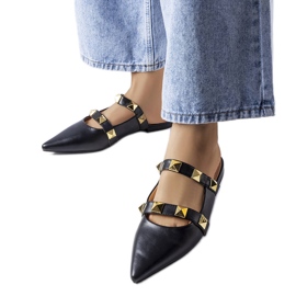 Fekete hegyes orrú szandál a Ruckman márkától