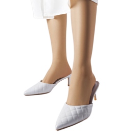 Szürke steppelt papucsok a Lambert-től Szürke steppelt papucsok a Lambert-től