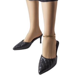 Fekete steppelt flip-flop a Lambert-től