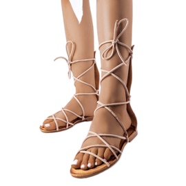 Bézs magas nyakkendős szandál a Heliporttól Bézs magas nyakkendős szandál a Heliporttól