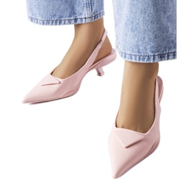 Rózsaszín alacsony sarkú szandál a Gougeon márkától Rózsaszín alacsony sarkú szandál a Gougeon márkától