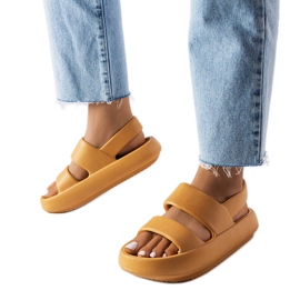 Salinas barna szandál