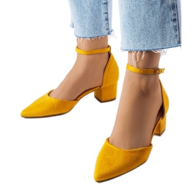 Sárga sarokpumpák az Annely-tól
