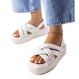 Patkó fehér platformszandál Patkó fehér platformszandál