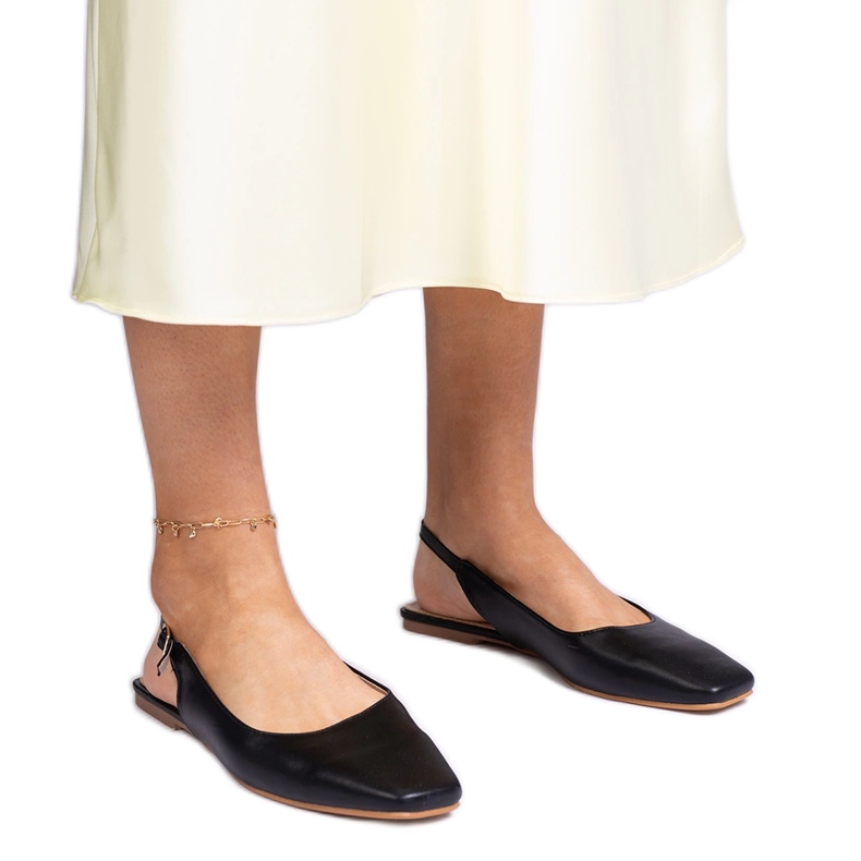 Fekete zárt orrú szandál Fekete zárt orrú szandál