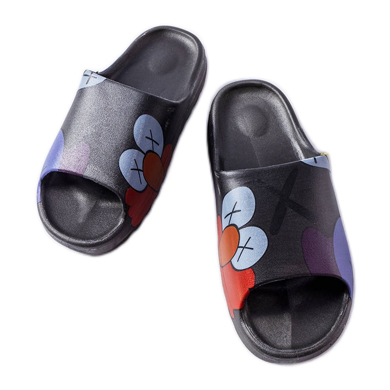 Fekete csúszdák futófelülettel és nyomatokkal