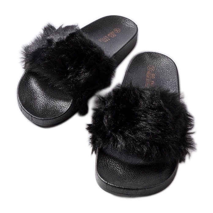 Fekete prémes papucs a Genevre-től