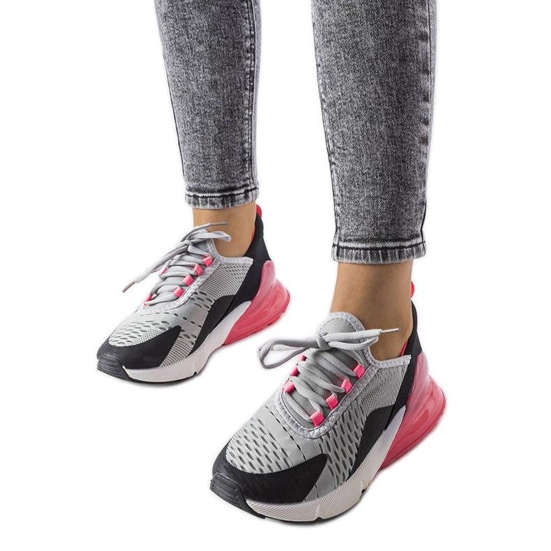 Udvari szürke sportcipő