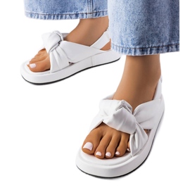 A márka fehér szandálja Clarice A márka fehér szandálja Clarice