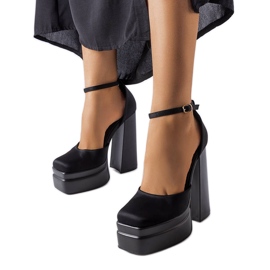 BM Fekete magassarkú pumpák a Romines márkától