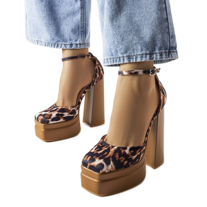 Barna magas sarkú pumpák a Romines márkától