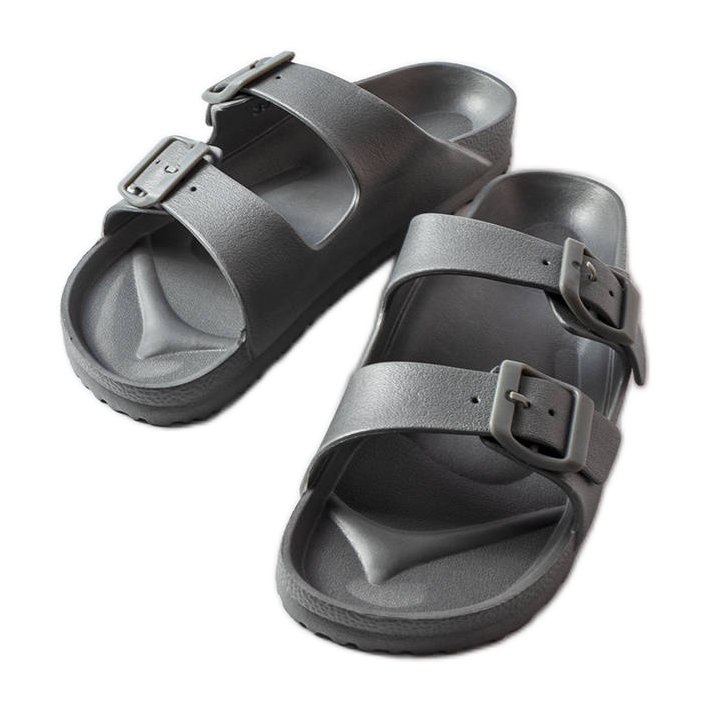 Szürke gumi csúszkák csatokkal az Eugene-tól