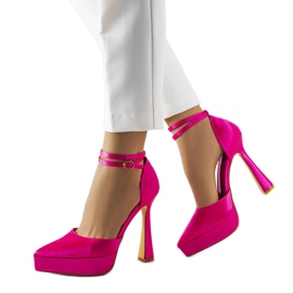 Rózsaszín magassarkú pumpák a Dallastól
