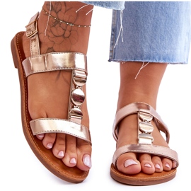 Női lapos szandál dekoratív övvel, aranybogyó aranysárga