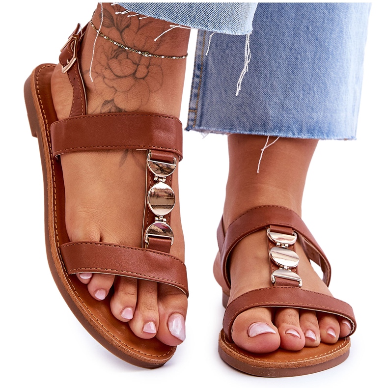 Női lapos szandál dekoratív pánttal, barna bogyó