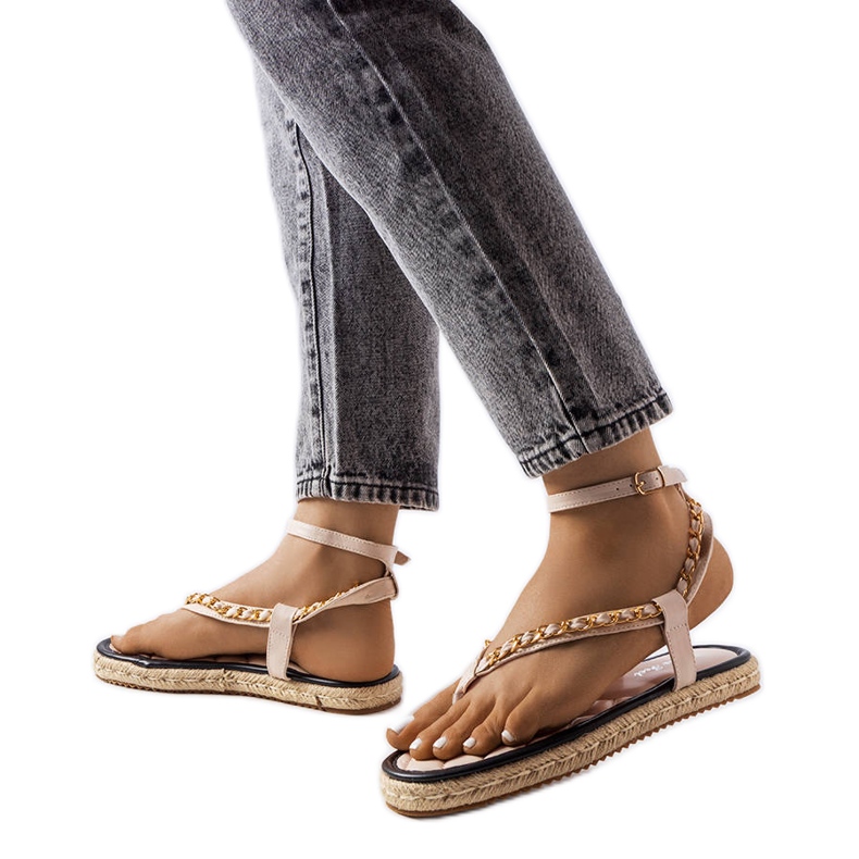 Bézs szandál lánccal díszítve a Varieur-től