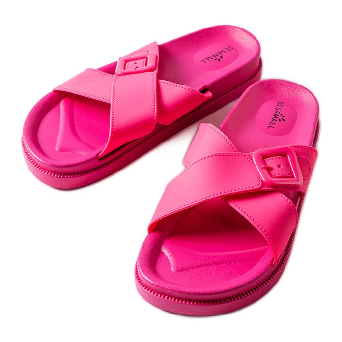 Rózsaszín gumicsatos csúszdák a Pauline-tól