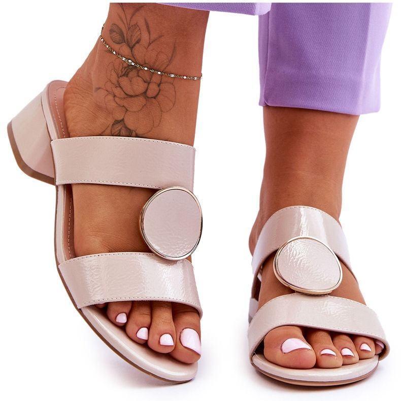 Elegáns Sergio Leone magassarkú papucs KL310 bézs