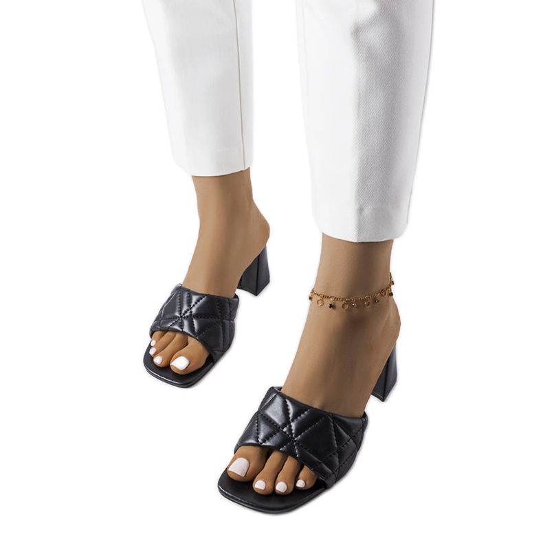 Merley fekete sarkú szandál