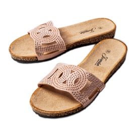 Lagacé fúvókákkal díszített rózsaszín csúszdák