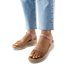 A márka rózsaszín szandálja Bussière A márka rózsaszín szandálja Bussière