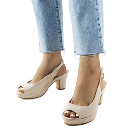 Dionne bézs színű blokk szandál