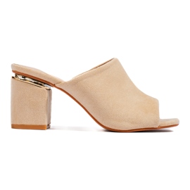 Vinceza bézs öszvérek a poszton Vinceza bézs öszvérek a poszton