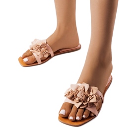 Bézs színű, Rapids virágokkal díszített papucs