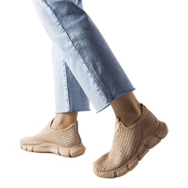 Bézs színű felbújós sportcipő az Obenortól